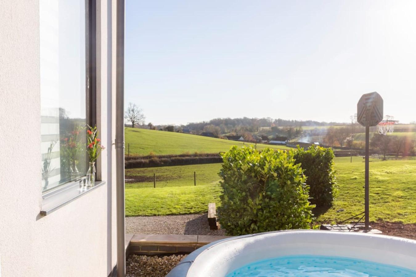 The Retreat, Sauna & Hot Tub, Charming & Cosy Gem แบลนด์ฟอร์ดฟอรัม ภายนอก รูปภาพ